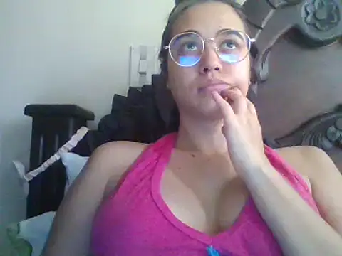 Snapshot of trianabell chatting on March 4, 4:41 pm trianabell online show from March 4, 4:41 pm