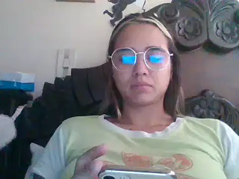 Snapshot of trianabell chatting on March 10, 4:57 pm trianabell online show from March 10, 4:57 pm