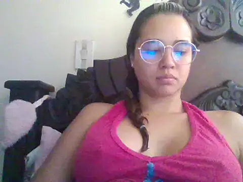 Snapshot of trianabell chatting on March 11, 3:45 pm trianabell online show from March 11, 3:45 pm