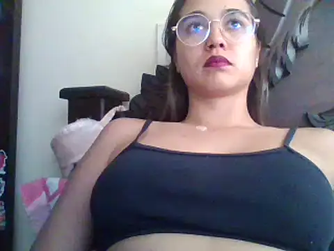 Snapshot of trianabell chatting on March 21, 7:46 pm trianabell online show from March 21, 7:46 pm