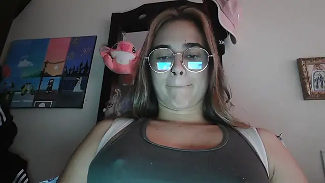 Snapshot of trianabell chatting on February 15, 6:15 pm trianabell online show from February 15, 6:15 pm