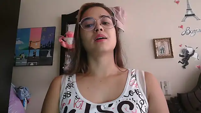 Snapshot of trianabell chatting on February 17, 5:19 pm trianabell online show from February 17, 5:19 pm