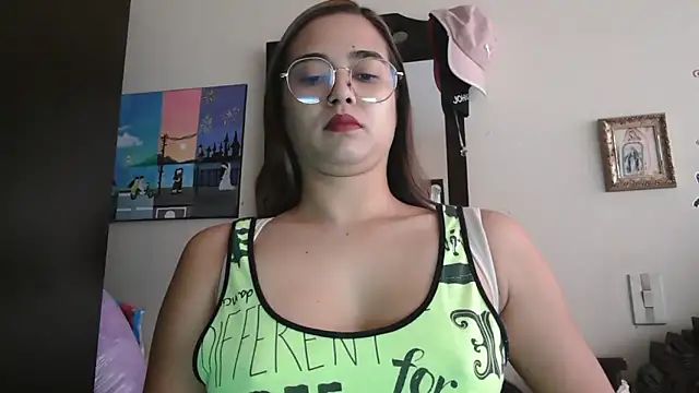 Snapshot of trianabell chatting on February 21, 5:36 pm trianabell online show from February 21, 5:36 pm