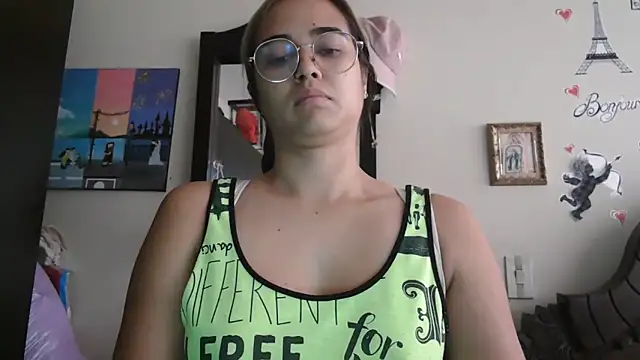 Snapshot of trianabell chatting on February 24, 5:33 pm trianabell online show from February 24, 5:33 pm