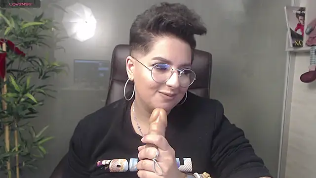 BustyAllyy online show from December 16, 11:39 pm