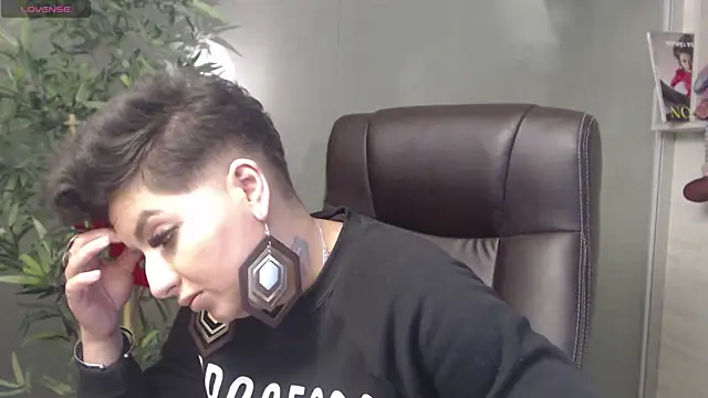 BustyAllyy online show from December 20, 2:19 am
