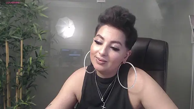 BustyAllyy online show from December 23, 1:18 am