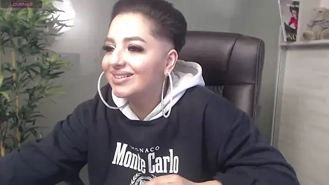 BustyAllyy online show from January 11, 10:29 pm