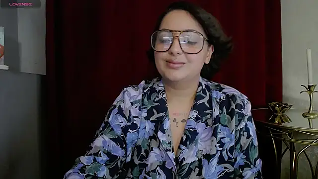 BustyAllyy online show from November 6, 6:20 pm