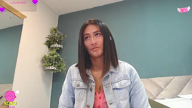 Snapshot of SharisWillian chatting on March 7, 3:58 am SharisWillian online show from March 7, 3:58 am