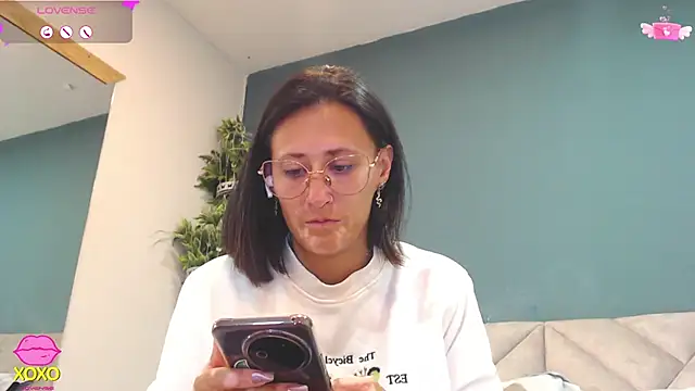 Snapshot of SharisWillian chatting on March 31, 3:30 am SharisWillian online show from March 31, 3:30 am