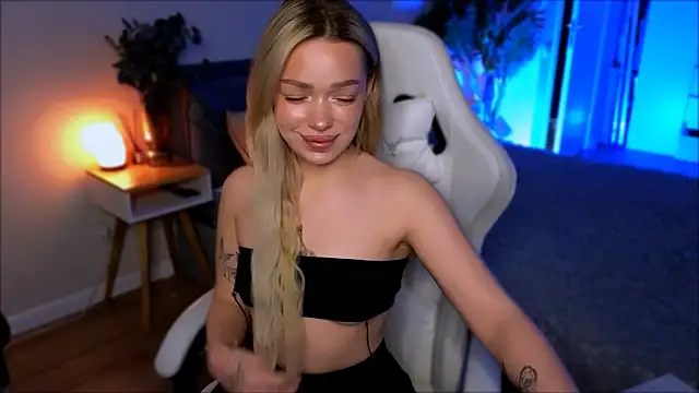 Snapshot of Lily_Yin chatting on February 19, 5:36 am Lily Yin online show from February 19, 5:36 am