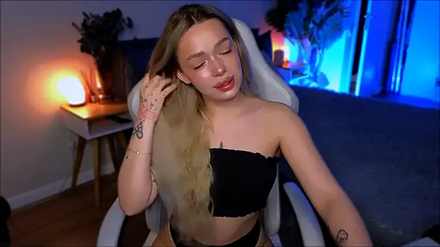 Snapshot of Lily_Yin chatting on February 20, 5:48 am Lily Yin online show from February 20, 5:48 am