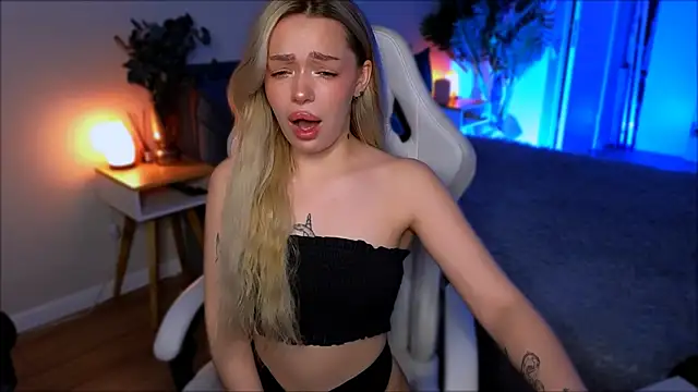 Snapshot of Lily_Yin chatting on February 20, 6:26 am Lily Yin online show from February 20, 6:26 am