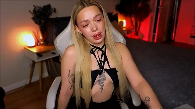 Snapshot of Lily_Yin chatting on February 23, 5:49 am Lily Yin online show from February 23, 5:49 am