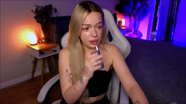 Snapshot of Lily_Yin chatting on February 26, 5:50 am Lily Yin online show from February 26, 5:50 am