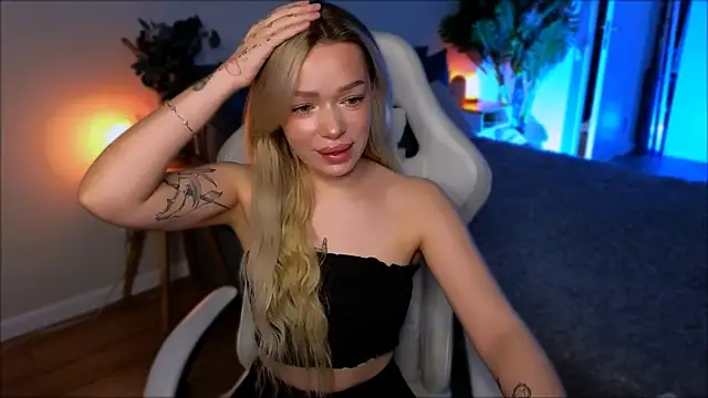 Snapshot of Lily_Yin chatting on March 1, 5:42 am Lily Yin online show from March 1, 5:42 am