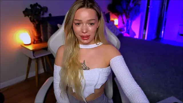 Snapshot of Lily_Yin chatting on March 13, 5:36 am Lily Yin online show from March 13, 5:36 am