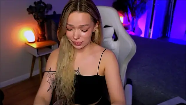 Snapshot of Lily_Yin chatting on March 18, 5:43 am Lily Yin online show from March 18, 5:43 am