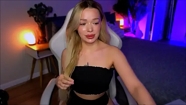 Snapshot of Lily_Yin chatting on March 21, 5:34 am Lily Yin online show from March 21, 5:34 am