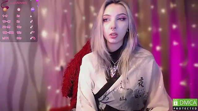 Snapshot of JustMeowGirl chatting on February 6, 3:06 am JustMeowGirl online show from February 6, 3:06 am