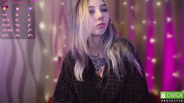Snapshot of JustMeowGirl chatting on February 7, 4:27 am JustMeowGirl online show from February 7, 4:27 am