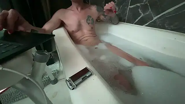 Snapshot of sissysylvia chatting on February 11, 4:35 pm sissysylvia online show from February 11, 4:35 pm