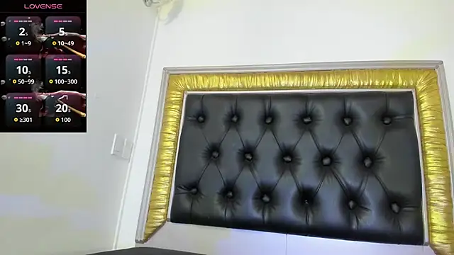 Foxy Assh  online show from January 7, 4:59 am