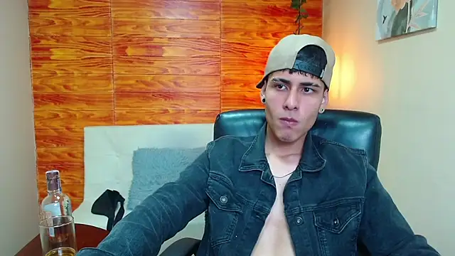 Bastiaan 28 online show from December 4, 6:33 am