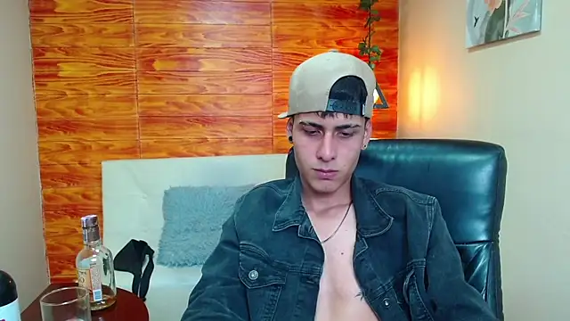 Bastiaan 28 online show from December 4, 9:40 am