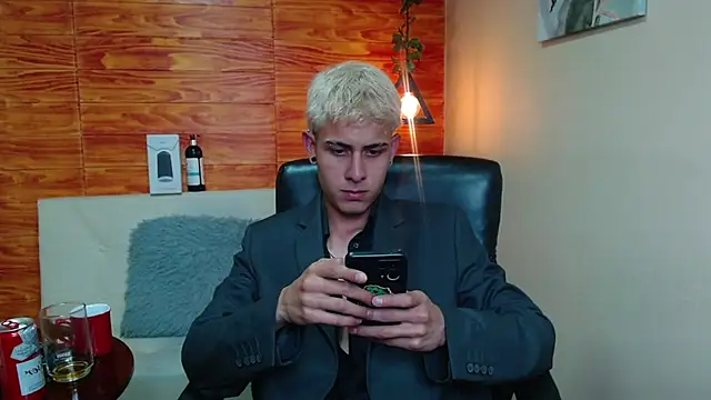 Bastiaan 28 online show from December 13, 3:05 am