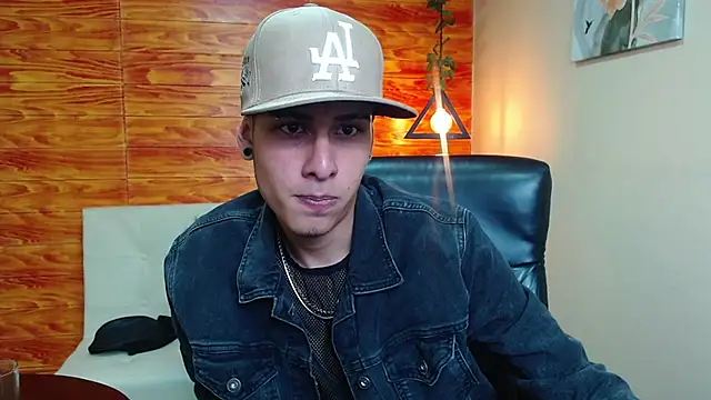 Bastiaan 28 online show from December 15, 2:52 am