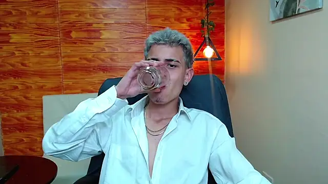 Bastiaan 28 online show from December 18, 5:59 am