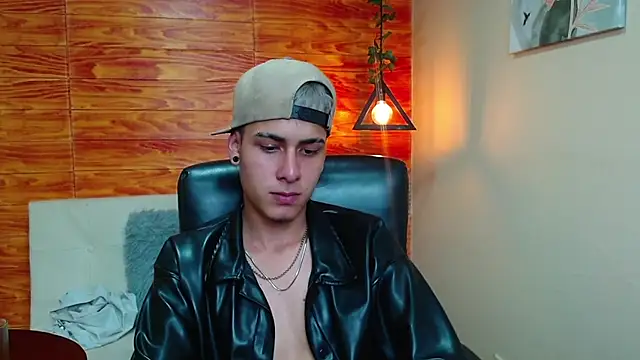 Bastiaan 28 online show from December 25, 3:08 am