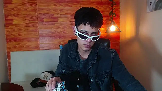 Bastiaan 28 online show from March 3, 6:15 am