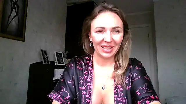 Snapshot of AngelinaLove28 chatting on September 28, 6:41 am AngelinaLove28 online show from September 28, 6:41 am