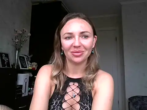 Snapshot of AngelinaLove28 chatting on October 13, 6:24 am AngelinaLove28 online show from October 13, 6:24 am