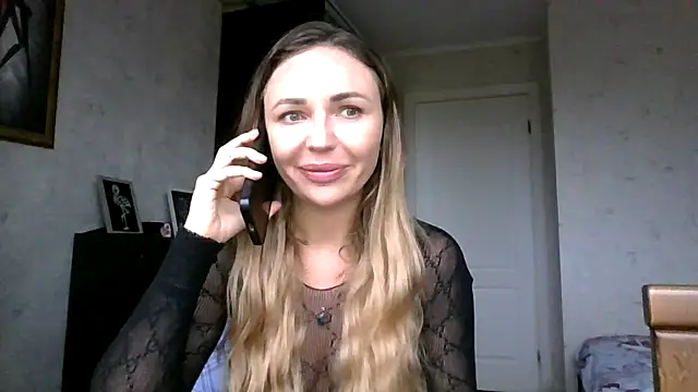 Snapshot of AngelinaLove28 chatting on October 24, 6:10 am AngelinaLove28 online show from October 24, 6:10 am