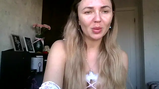 Snapshot of AngelinaLove28 chatting on November 2, 7:22 am AngelinaLove28 online show from November 2, 7:22 am