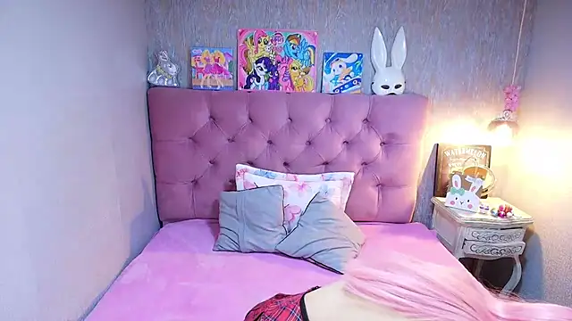 Snapshot of charlottemoonxz chatting on April 5, 7:00 pm charlottemoonxz online show from April 5, 7:00 pm