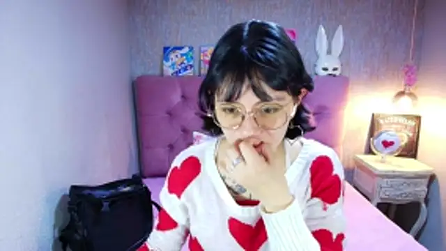 charlottemoonxz online show from April 24, 6:21 pm