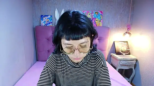 charlottemoonxz online show from May 13, 6:27 pm