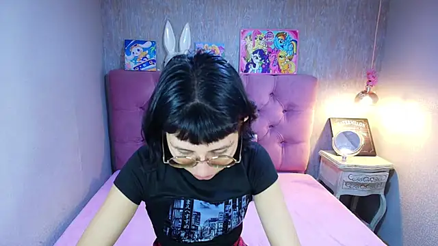 charlottemoonxz online show from May 19, 4:24 pm