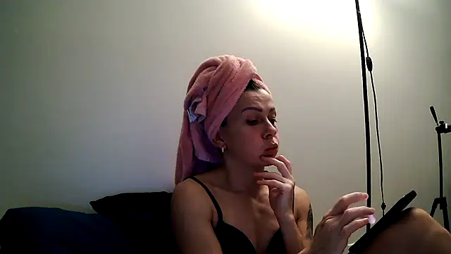 Snapshot of anechka1 chatting on December 14, 9:41 pm anechka1 online show from December 14, 9:41 pm