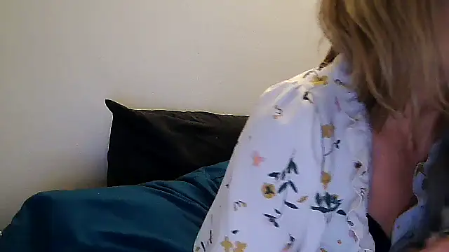 Snapshot of anechka1 chatting on January 6, 1:53 am anechka1 online show from January 6, 1:53 am