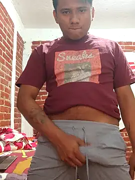 Snapshot of Cris_ale1218 chatting on November 5, 5:07 am Cris ale1218 online show from November 5, 5:07 am