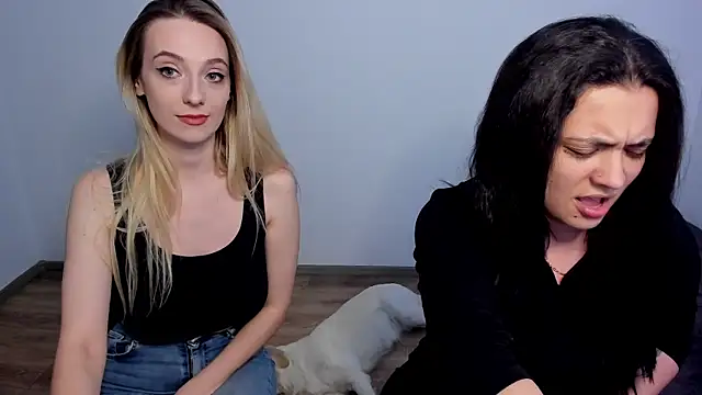 Snapshot of LuciaLoca chatting on April 3, 10:30 pm LuciaLoca online show from April 3, 10:30 pm