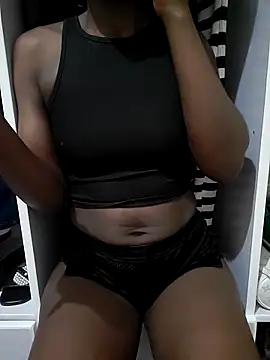 julietunderwoood online show from November 6, 4:41 pm