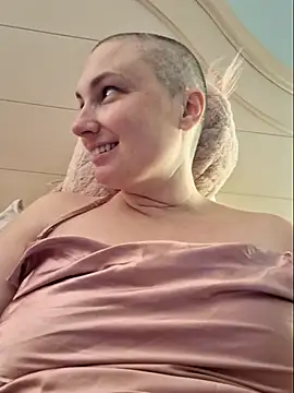 MilfyMrsRobinson online show from May 3, 12:16 am