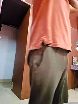 Snapshot of Loveboycurvy chatting on December 3, 2:36 am Loveboycurvy online show from December 3, 2:36 am